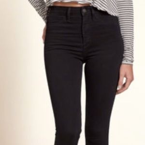 NWT Hollister co. High rise black skinny jeans 📬SEND ANY OFFER 🖋